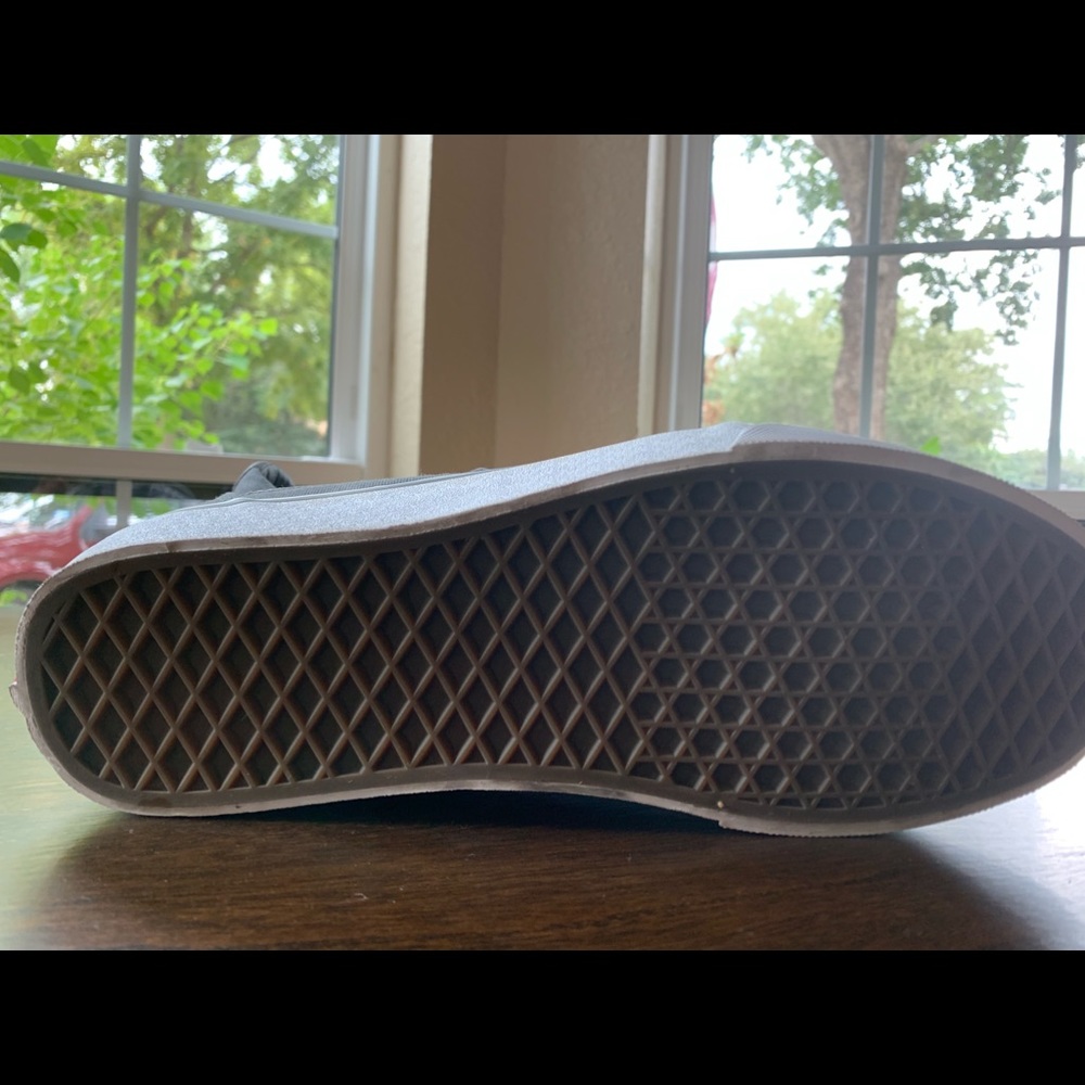 Vans - Picture 2 of 2